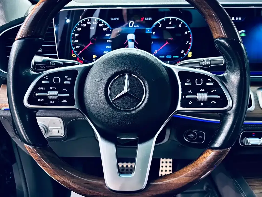 Mercedes-Benz GLS — фото 10