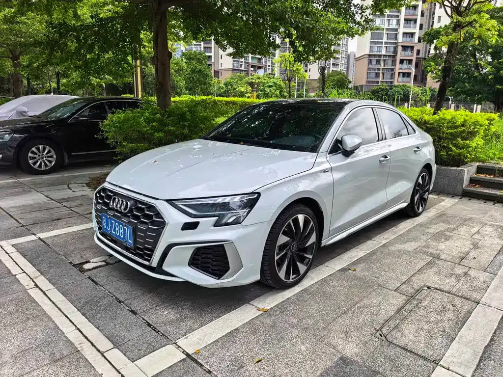 Audi A3 — фото 1
