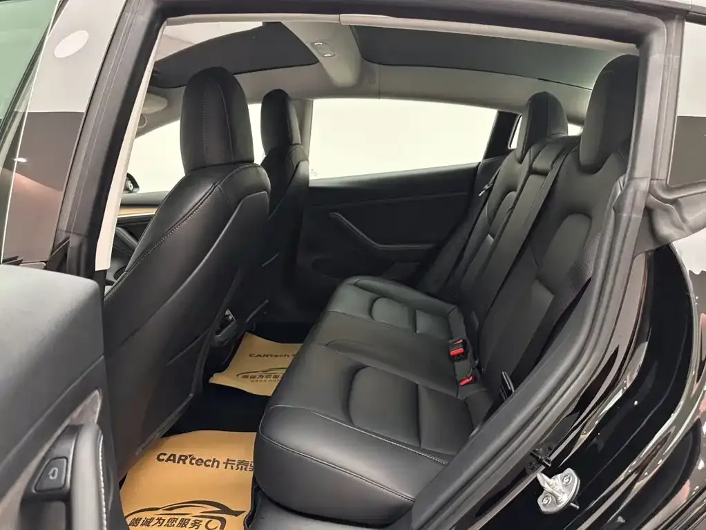 Tesla Model 3 — фото 10