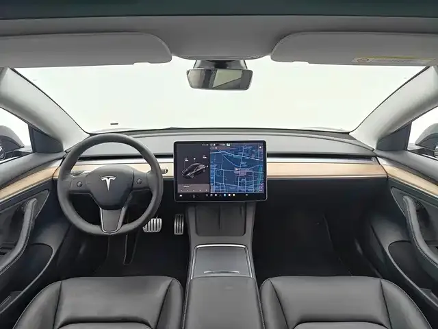 Tesla Model 3 — фото 4