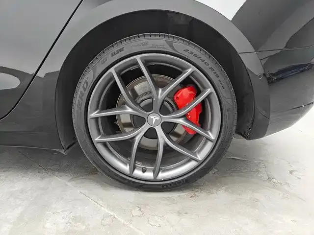 Tesla Model 3 — фото 10