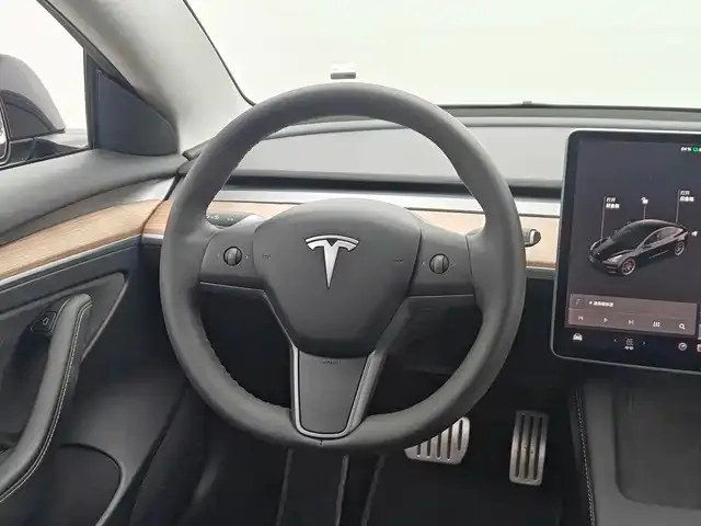 Tesla Model 3 — фото 9