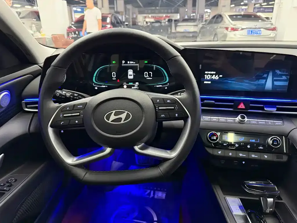 Hyundai Elantra — фото 4