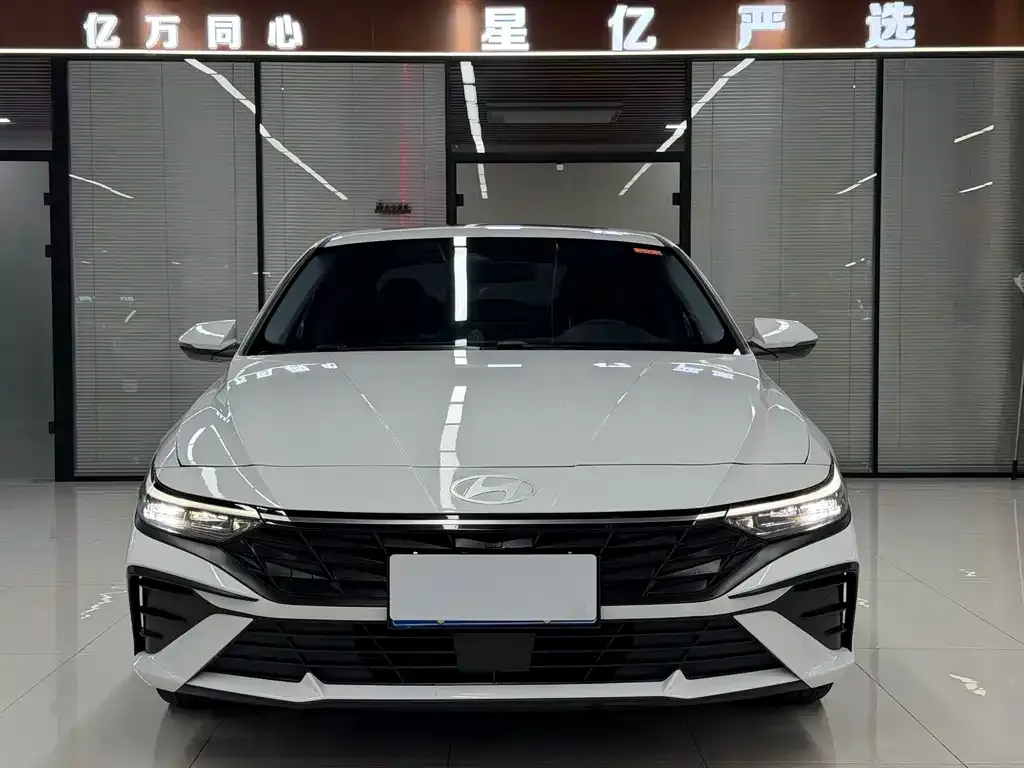 Hyundai Elantra — фото 2