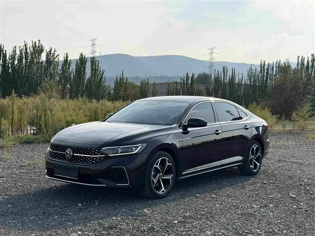 Volkswagen Passat — фото 1