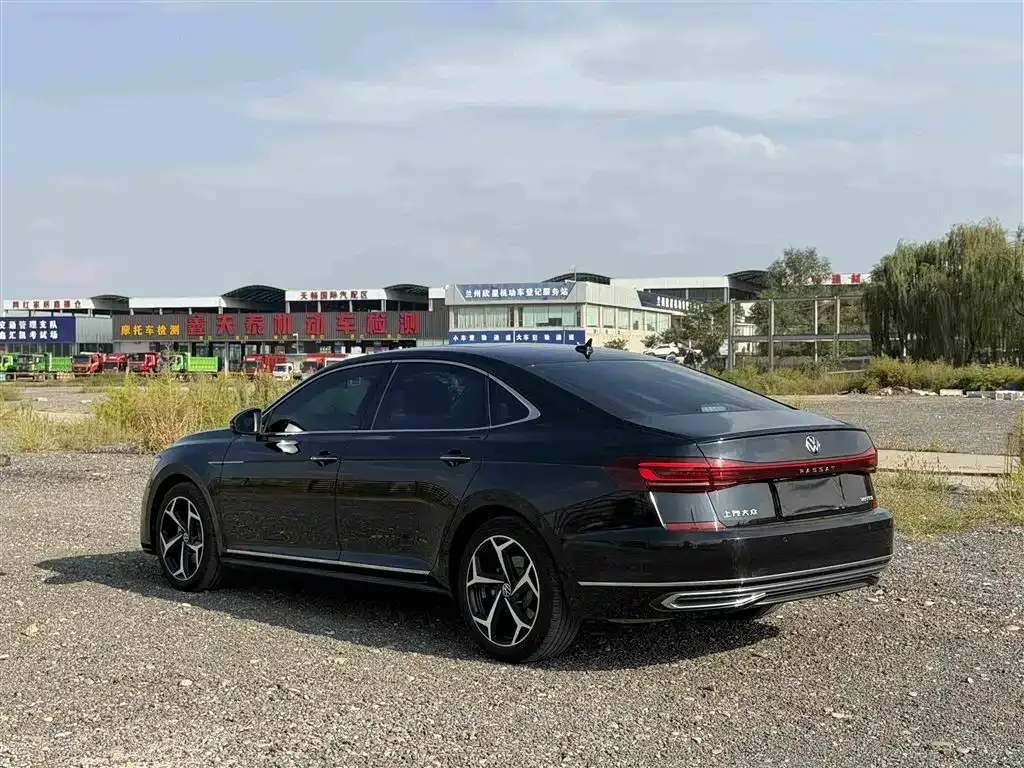 Volkswagen Passat — фото 8
