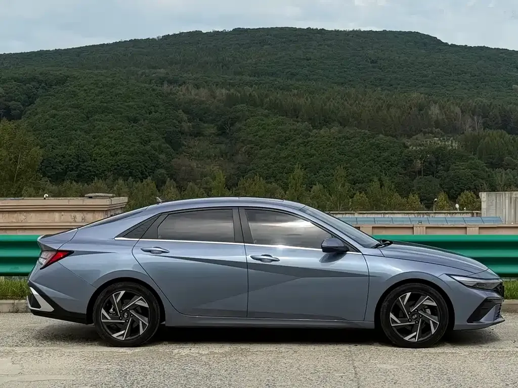 Hyundai Elantra — фото 8