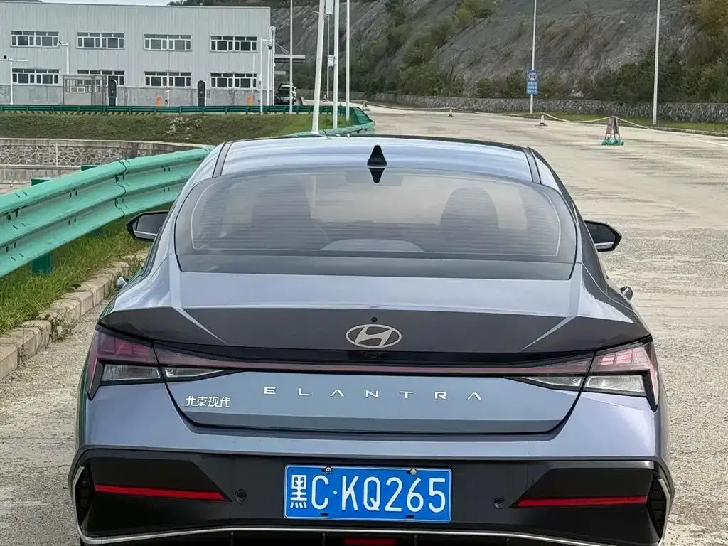 Hyundai Elantra — фото 5