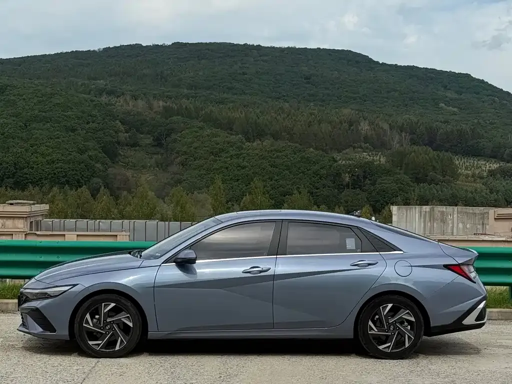 Hyundai Elantra — фото 6