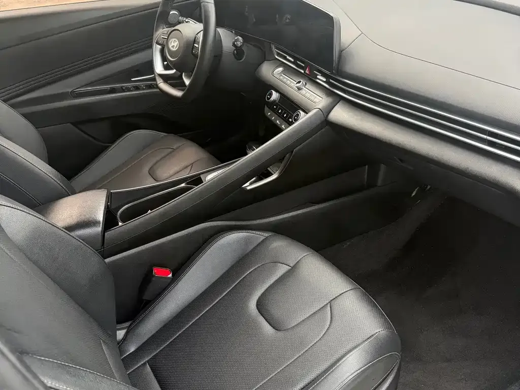Hyundai Elantra — фото 4