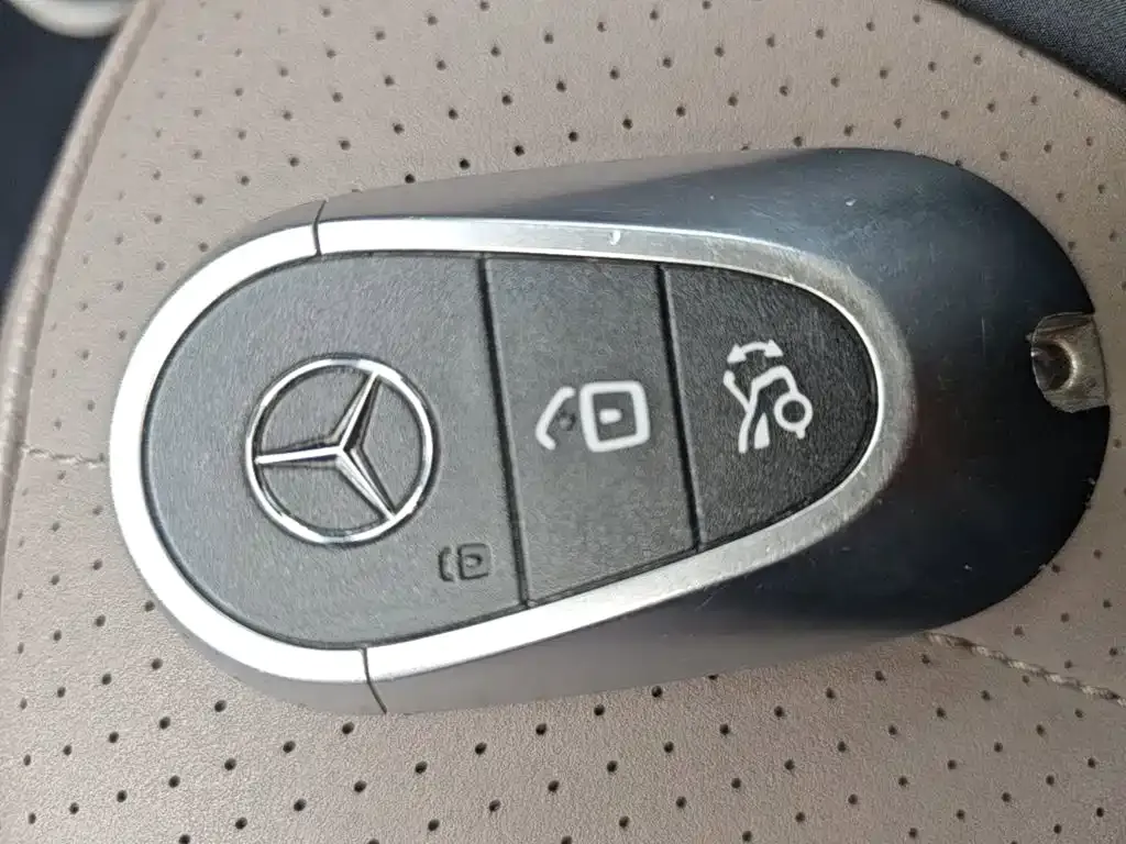 Mercedes-Benz EQE SUV — фото 3