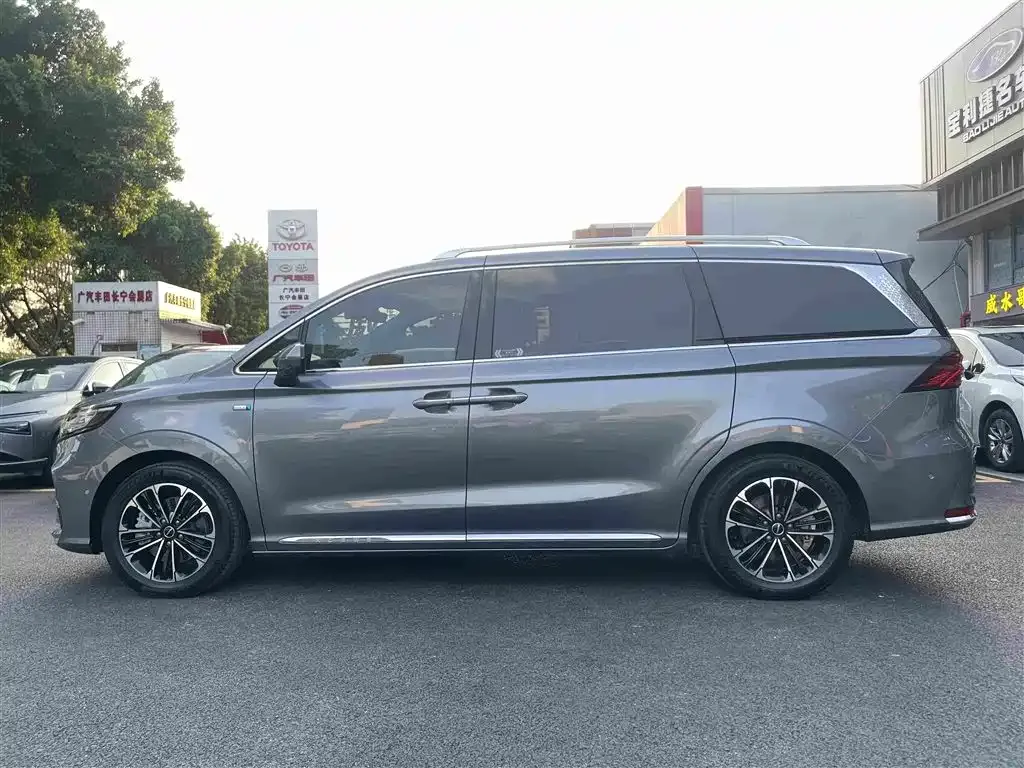Roewe iMAX8 — фото 2