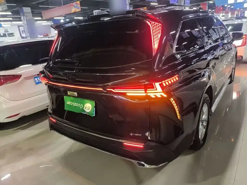 Toyota Granvia — фото 9