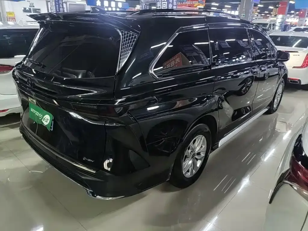 Toyota Granvia — фото 10
