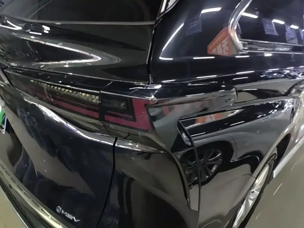 Toyota Granvia — фото 4