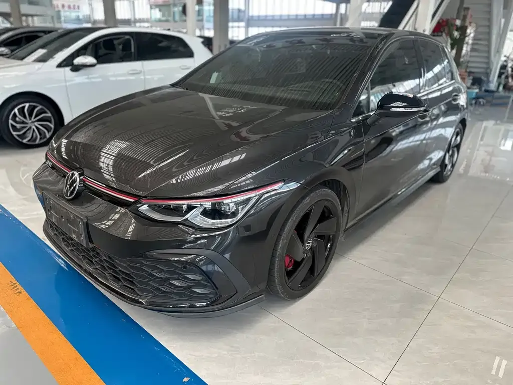 Volkswagen Golf GTI — фото 1