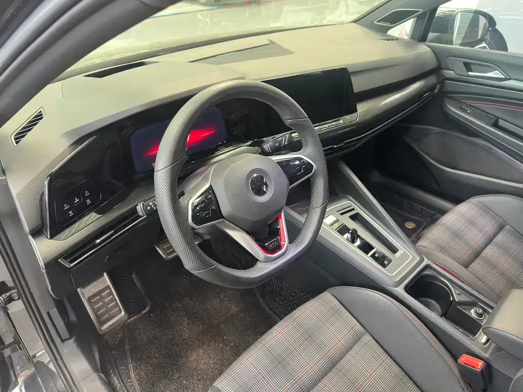 Volkswagen Golf GTI — фото 8