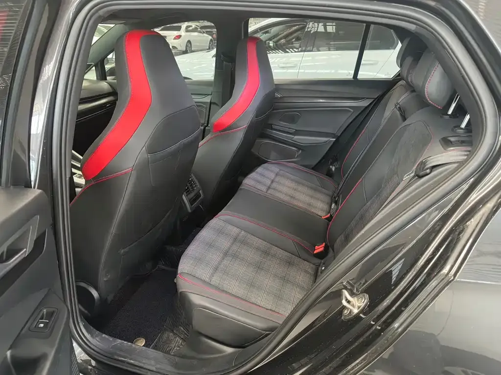 Volkswagen Golf GTI — фото 2