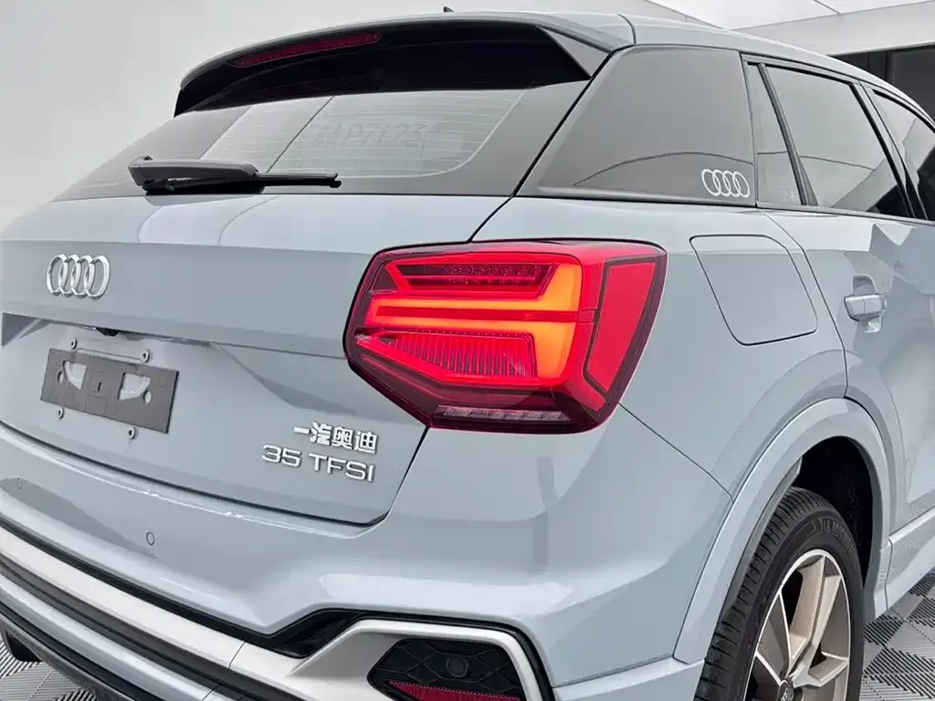 Audi Q2L — фото 4