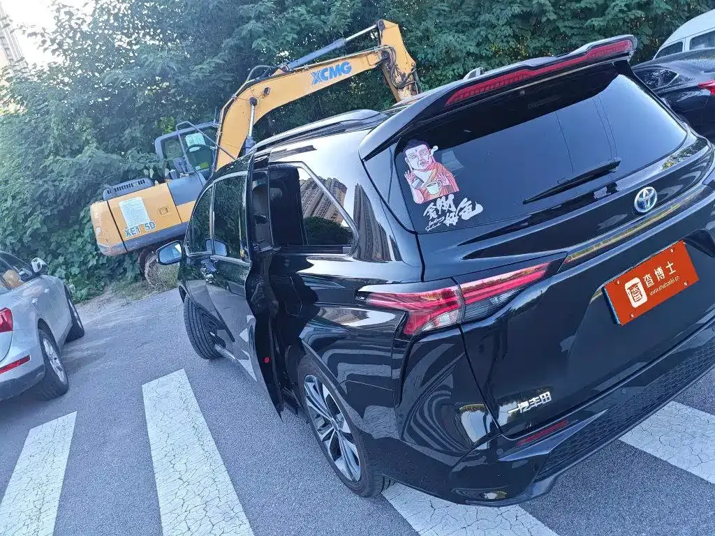 Toyota Granvia — фото 8