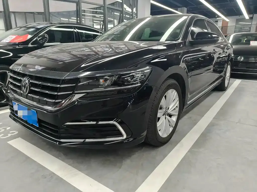 Volkswagen Passat — фото 1