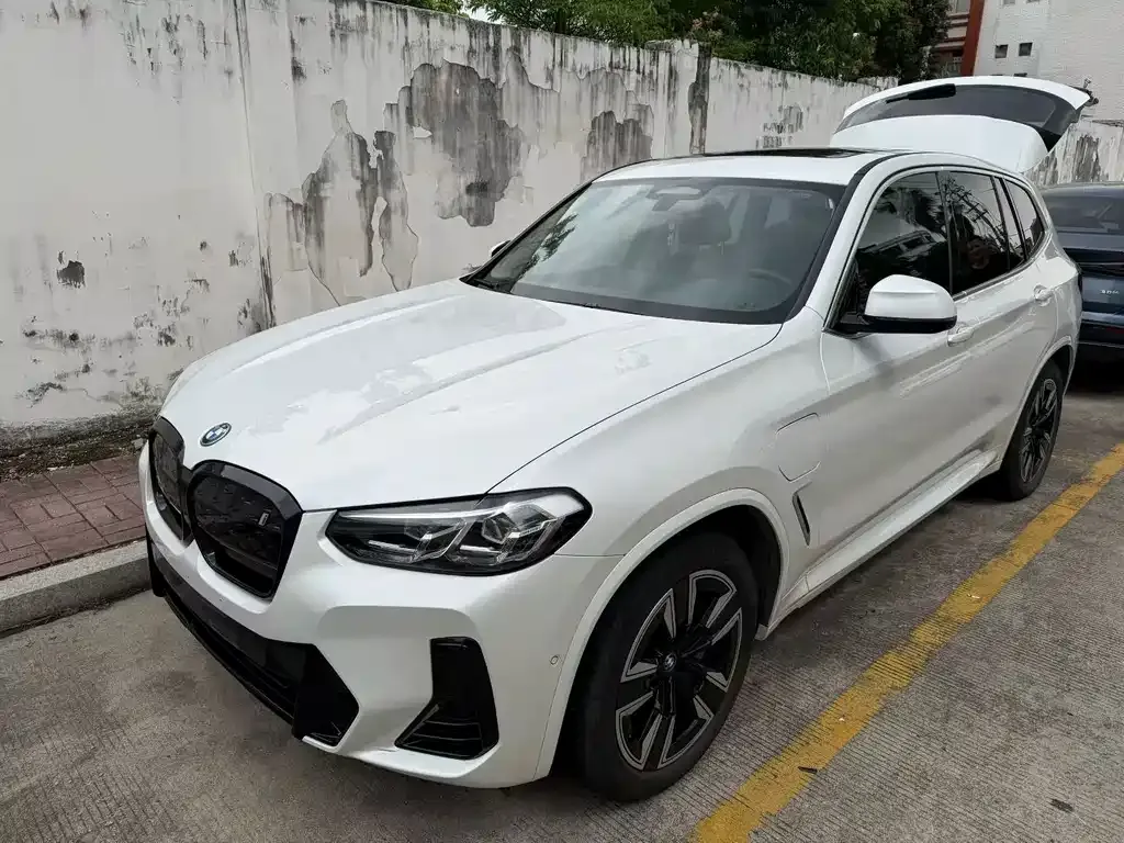 BMW iX3 — фото 1