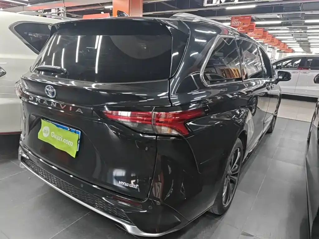 Toyota Granvia — фото 3
