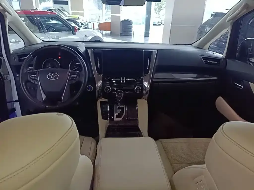 Toyota Alphard — фото 5