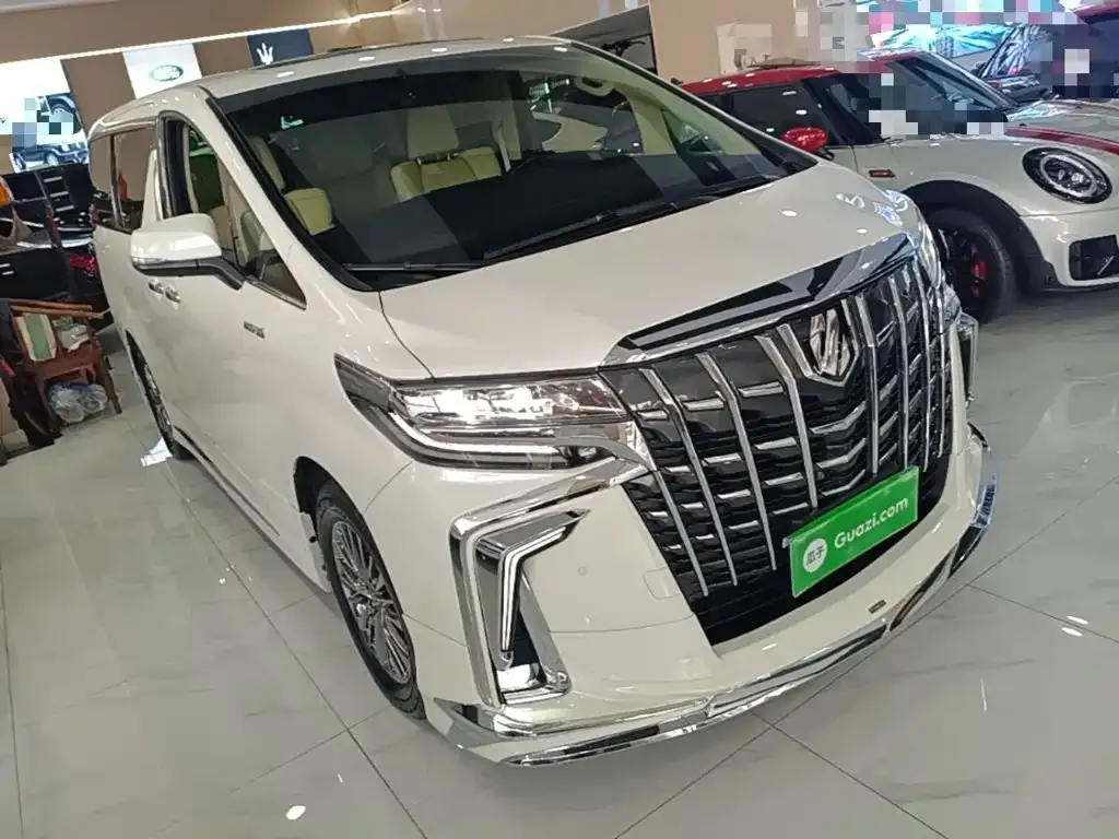 Toyota Alphard — фото 9