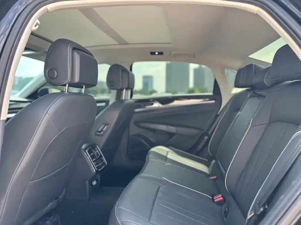Volkswagen Passat — фото 7