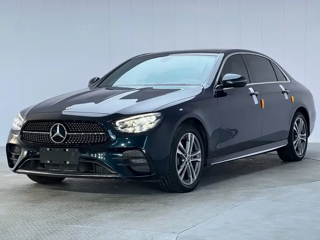 Mercedes-Benz E-Class — фото 1