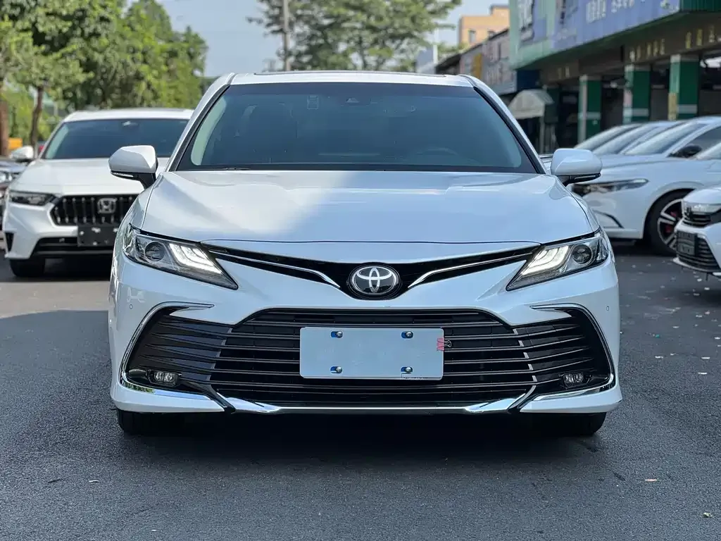 Toyota Camry — фото 3