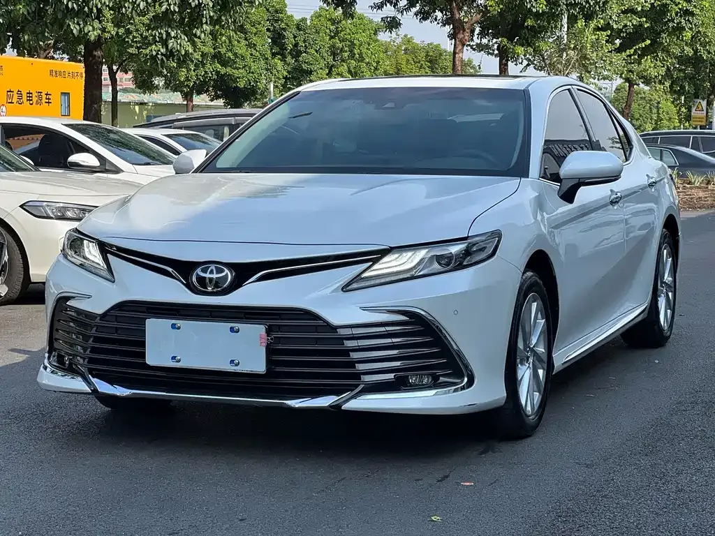 Toyota Camry — фото 5