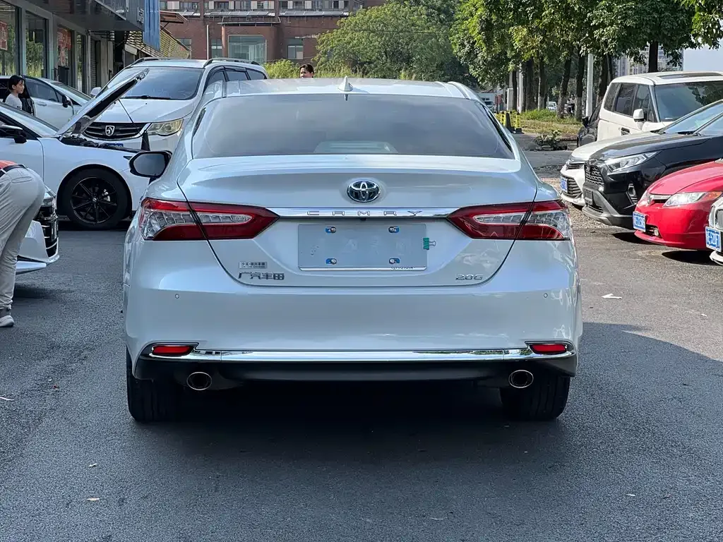 Toyota Camry — фото 6