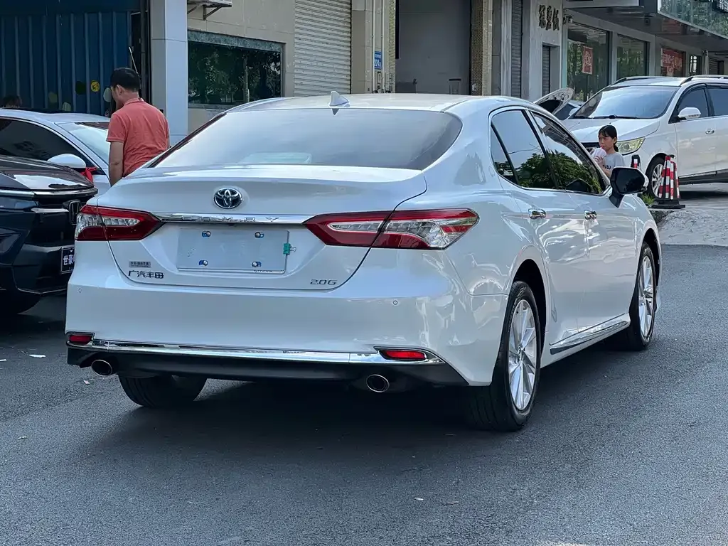 Toyota Camry — фото 9