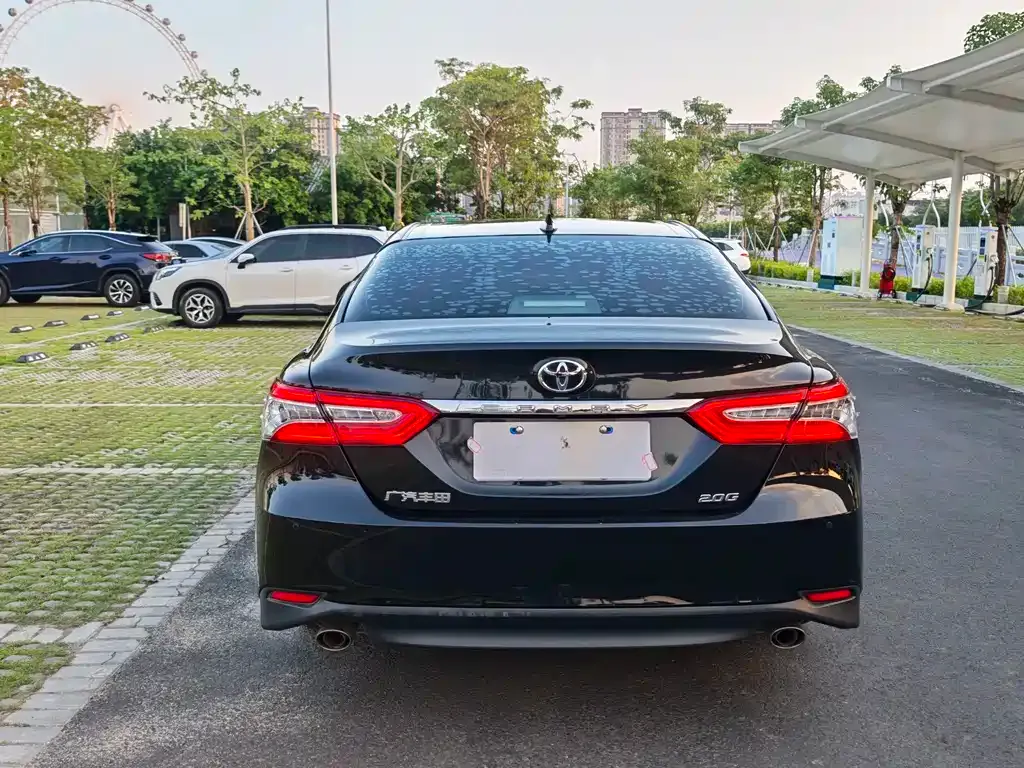 Toyota Camry — фото 8