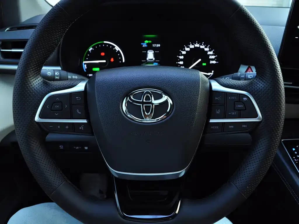 Toyota Sienna — фото 5