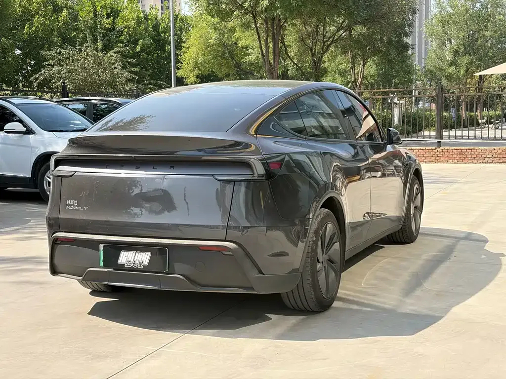 Tesla Model Y — фото 4