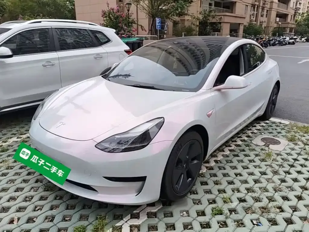 Tesla Model 3 — фото 1