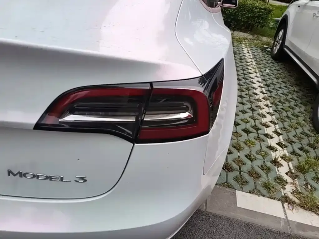 Tesla Model 3 — фото 4