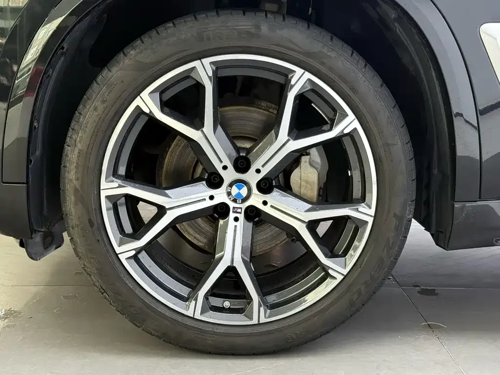 BMW X5 — фото 9