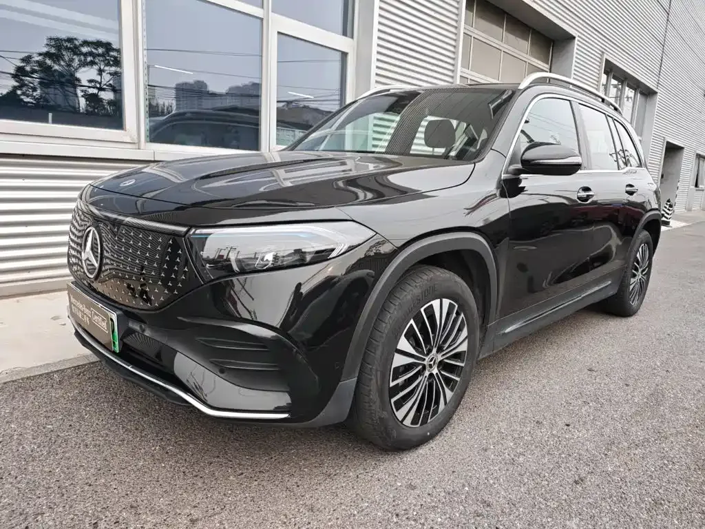 Mercedes-Benz EQB — фото 1