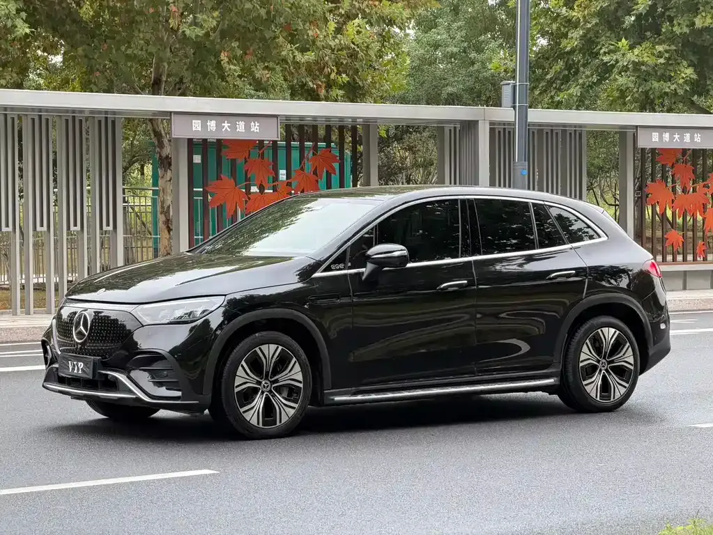 Mercedes-Benz EQE SUV — фото 1