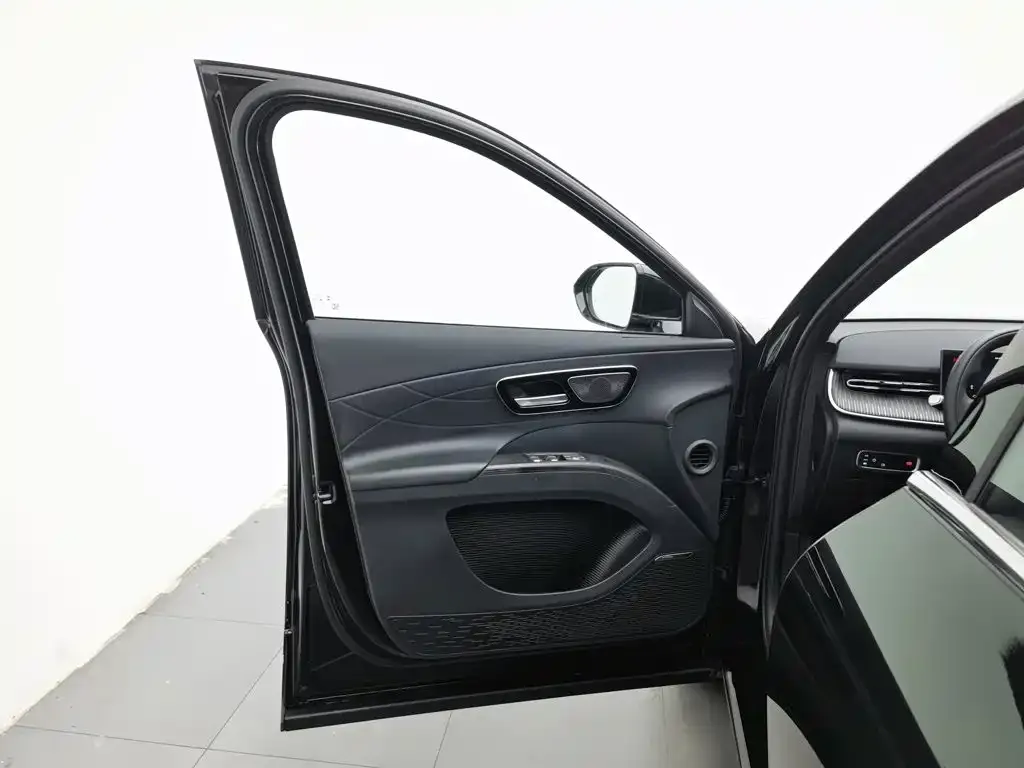 Chery Tiggo 8 — фото 10