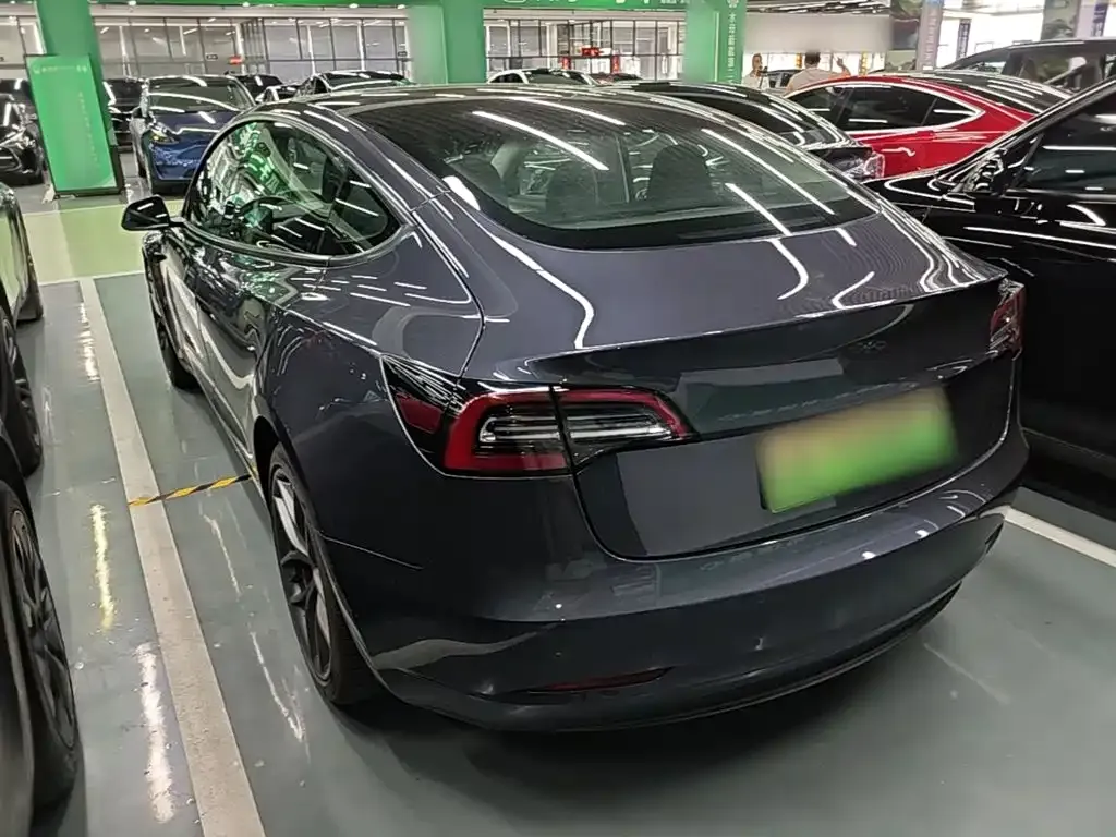 Tesla Model 3 — фото 10