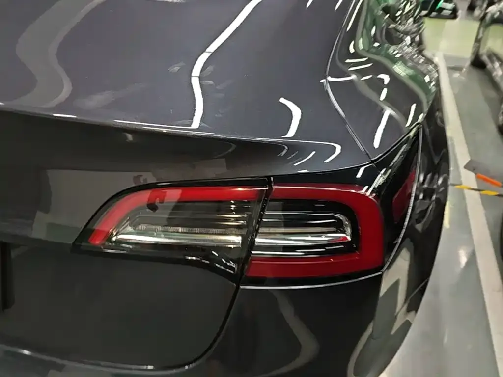 Tesla Model 3 — фото 2