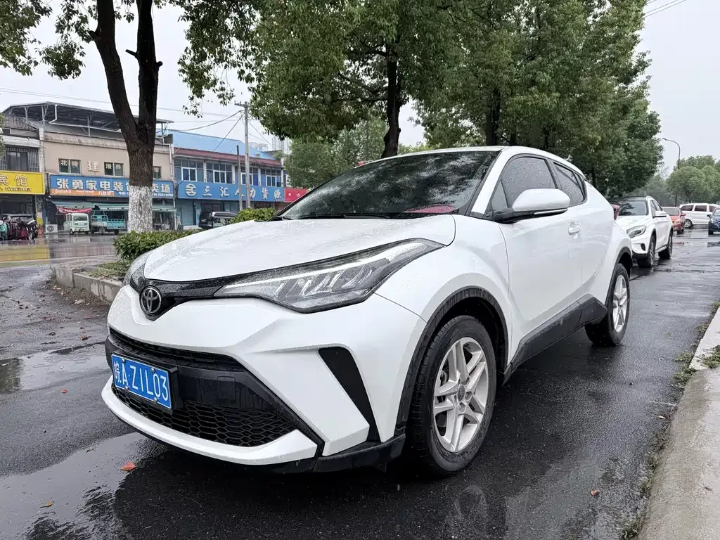 Toyota C-HR — фото 1