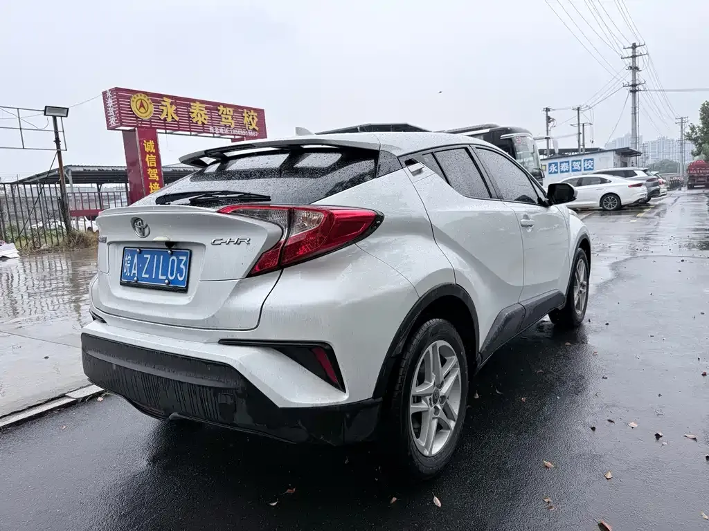 Toyota C-HR — фото 7