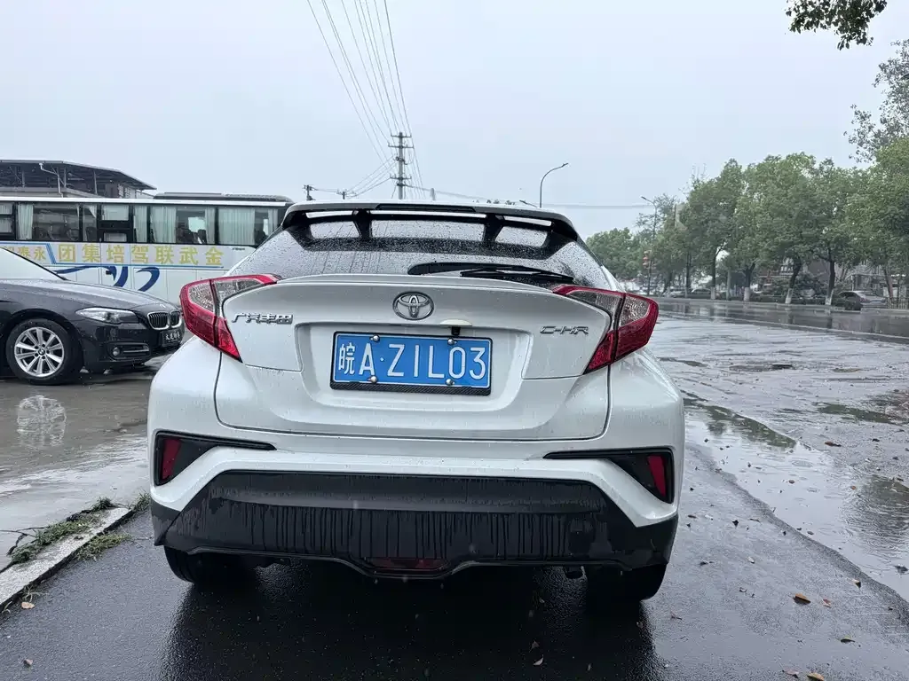 Toyota C-HR — фото 2