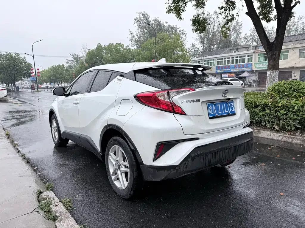 Toyota C-HR — фото 9